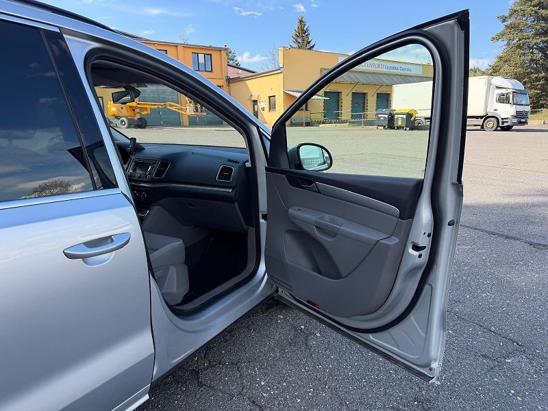 Volkswagen Sharan 2,0 TDI DSG Comfortline/servis - fotka 15 z 30