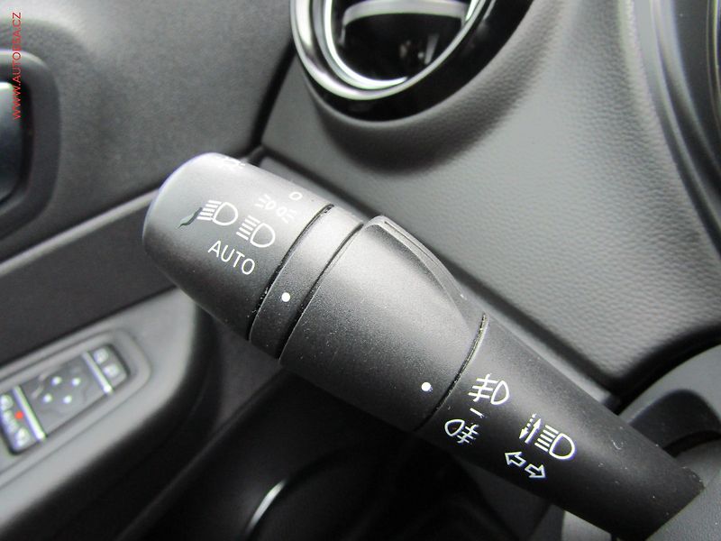 Renault Captur (2019) 1.3TCE, ČR, AT, navi, LED - fotka 17 z 19