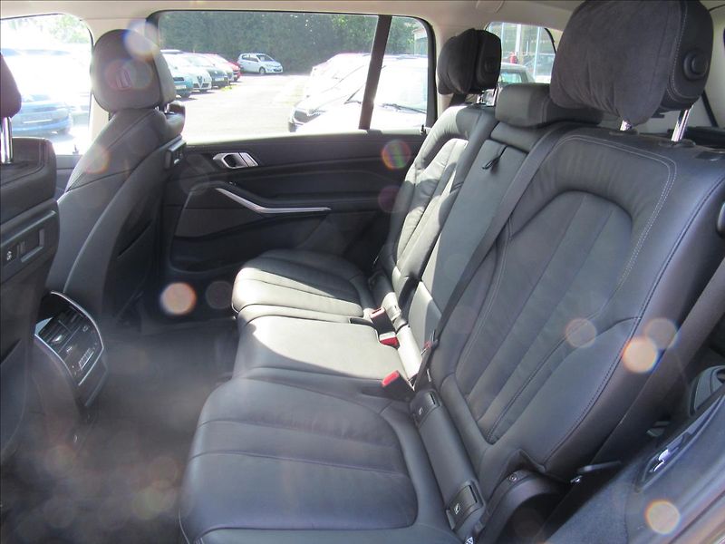 BMW X7 3,0 d xDrive30d 195 kW 7 míst - fotka 10 z 44