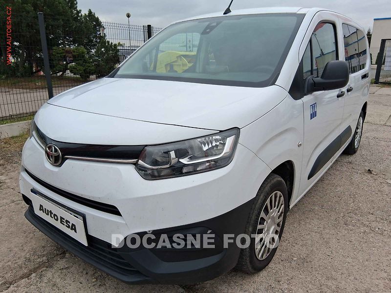 Toyota ProAce City Verso (2023) 1.2 PureTech, 1.maj,ČR - fotka 1 z 3