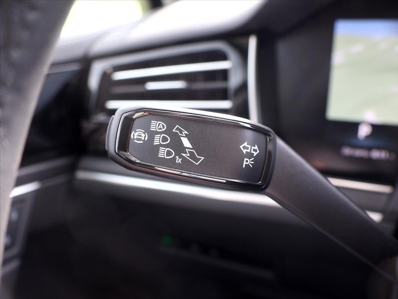 Volkswagen Touareg 3,0 TDI 170kW Limited Tiptroni - fotka 19 z 38