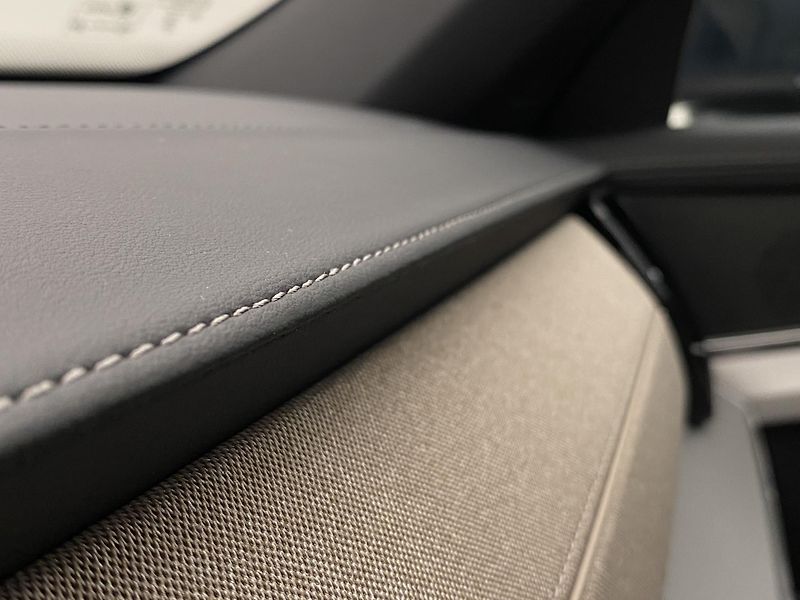 Volvo XC90 (2026) T8 AWD Plug-in CORE 7m - fotka 36 z 64