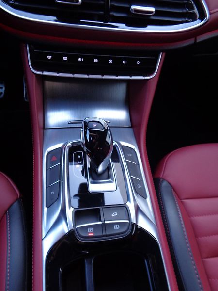 MG EHS 1,5 PHEV 10 AT, Exclusive - fotka 20 z 41