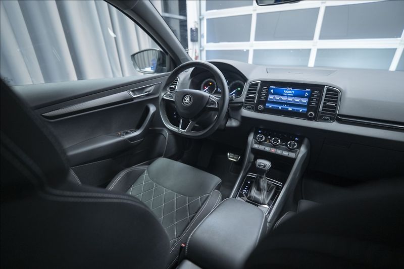 Škoda Karoq 2,0 TDI DSG 4x4 SPORTLINE ČR - fotka 13 z 41