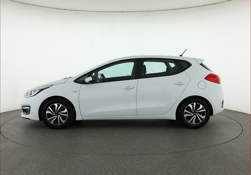 Kia Ceed (2016) 1.6 GDI - fotka 3 z 14