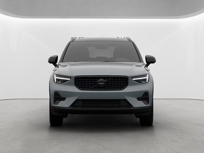 Volvo XC40 (2026) Black Edition, pano, 360°kam - fotka 2 z 13