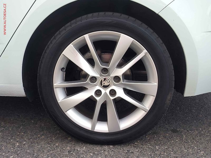 Škoda Octavia (2019) 2.0TDI, DSG, navi, LED - fotka 24 z 25