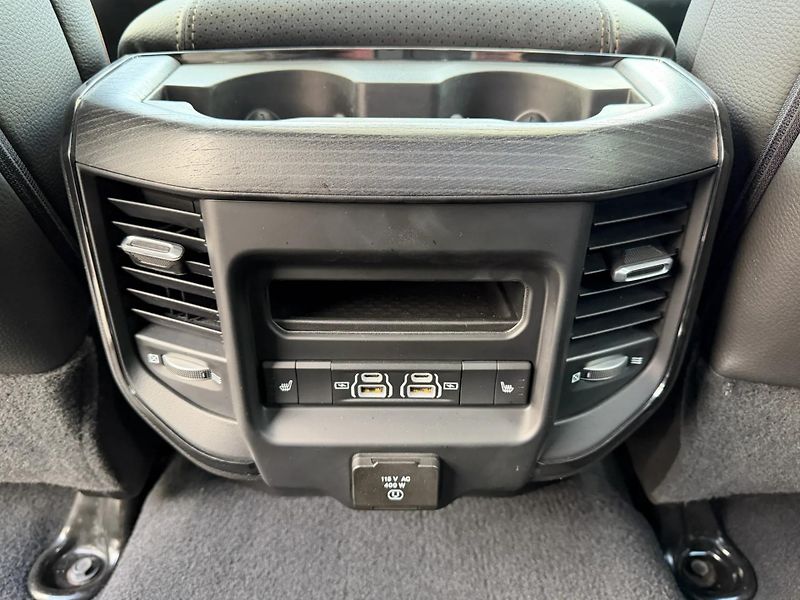 Dodge RAM (2022) +3500+CUMMINS+LIMITED CUSTOM+ - fotka 26 z 26