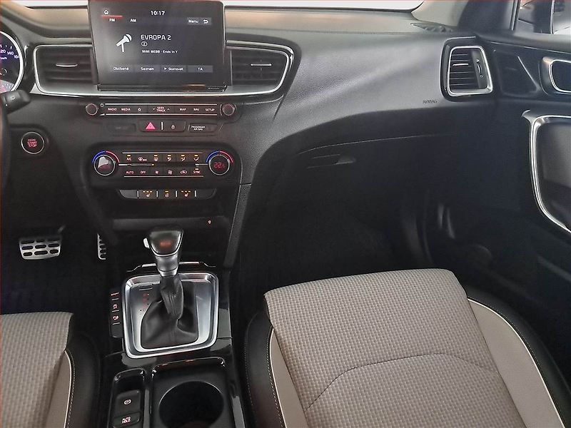 Kia Ceed (2018) 1.4 T-GDI, Automat, Serv.kniha - fotka 8 z 16