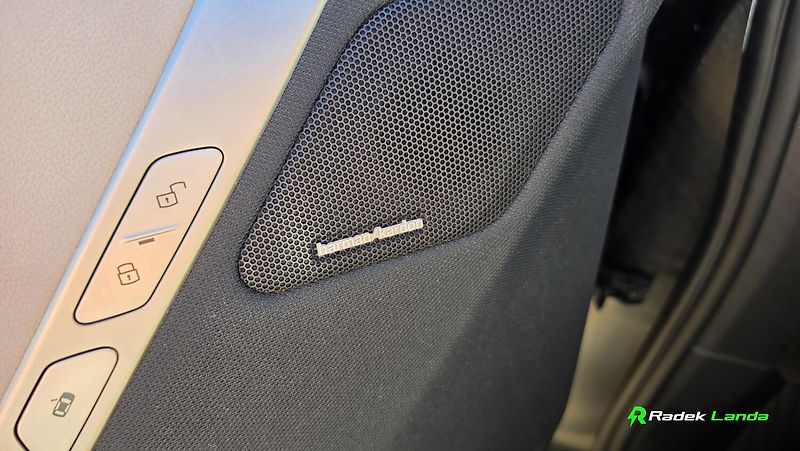 BMW iX (2022) xDrive40 Edition - fotka 6 z 14
