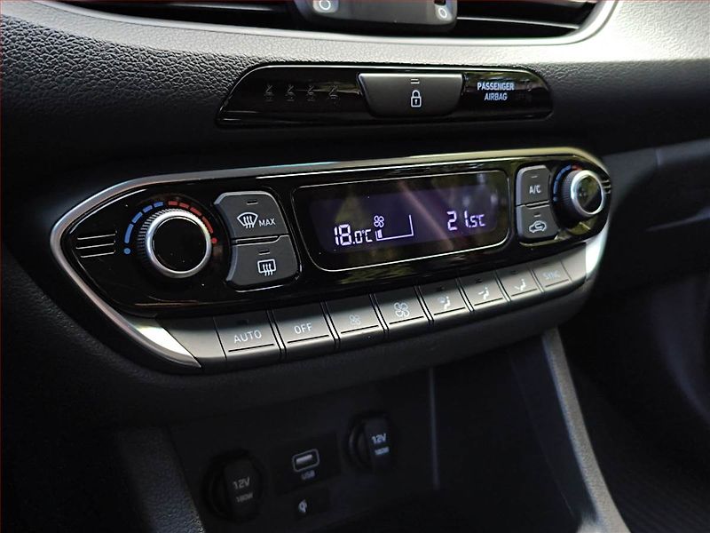 Hyundai i30 (2022) 1.5 DPI, ČR,1.maj, Serv.kniha - fotka 16 z 17