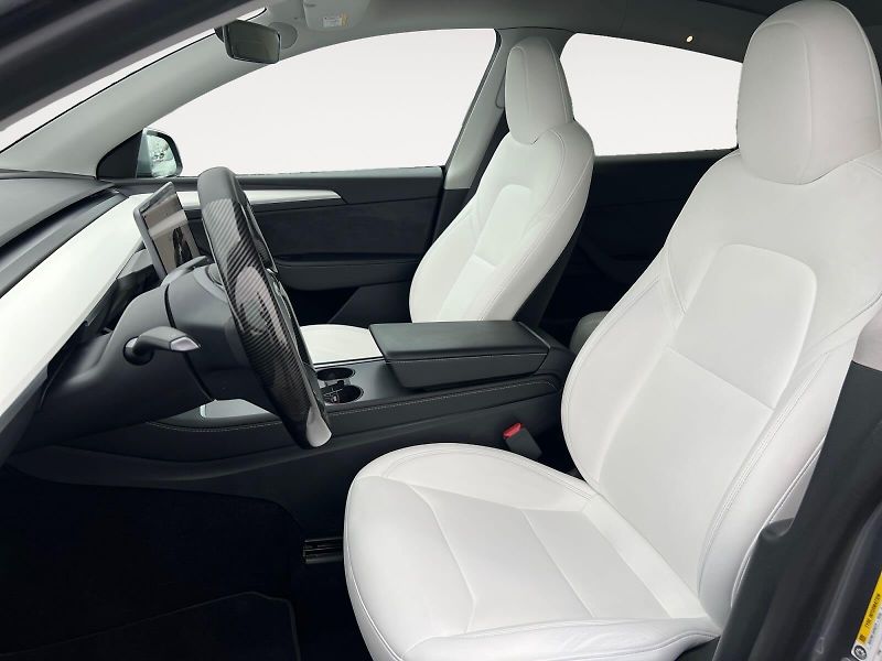 Tesla Model Y (2023) PERFORMANCE 393kW DPH  - fotka 9 z 15