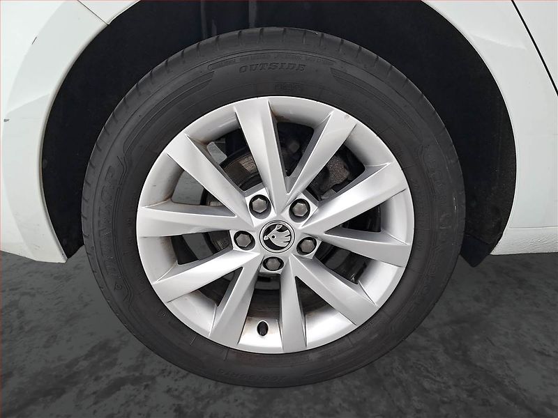 Škoda Octavia (2018) Style 1.5 TSI, Navi, Tempomat - fotka 15 z 16