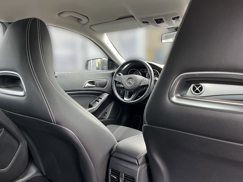 Mercedes-Benz CLA Coupé 180 kupé - fotka 18 z 18
