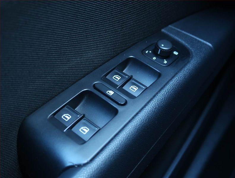 Škoda Superb (2011) 1.4 TSI, Serv.kniha, Xenony - fotka 15 z 16
