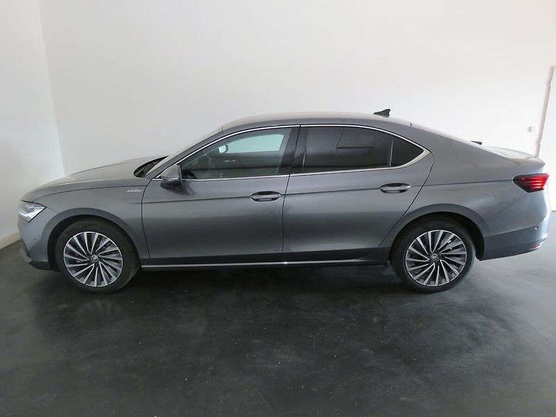 Škoda Superb - fotka 3 z 30