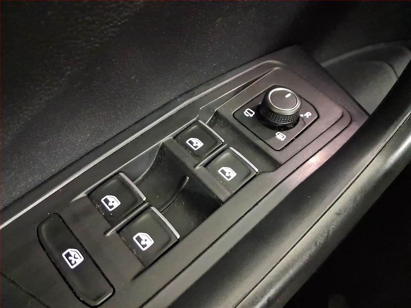 Volkswagen T-Roc (2018) 2.0 TDI 4Motion - fotka 17 z 20