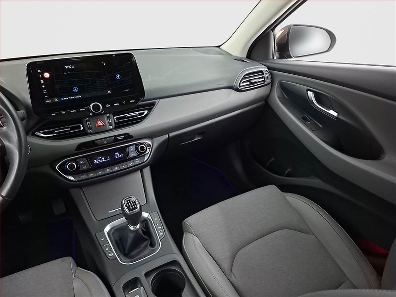 Hyundai i30 (2023) 1.5 T-GDI MHEV - fotka 8 z 20