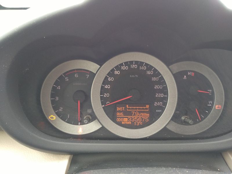 Toyota RAV4 2,2 D-4D - fotka 15 z 31