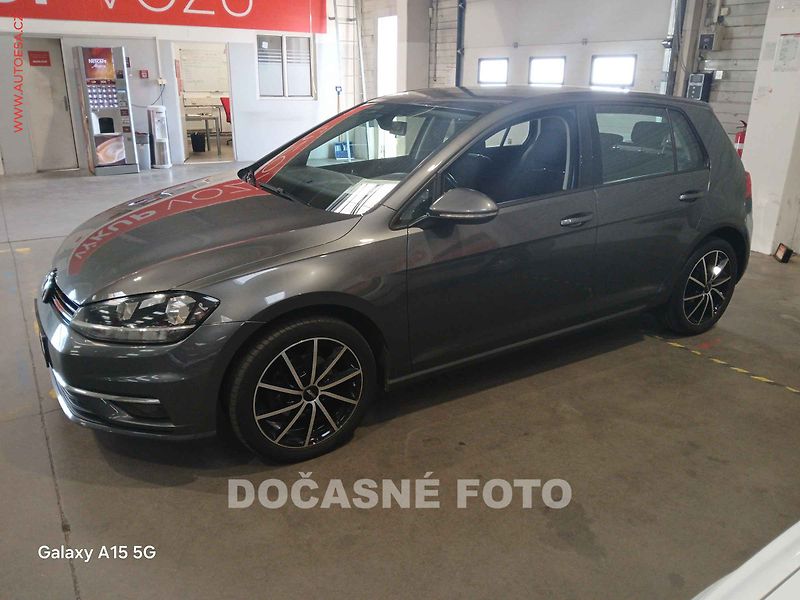 Volkswagen Golf (2018) 1.0 TSi, 1.maj,ČR - fotka 1 z 3