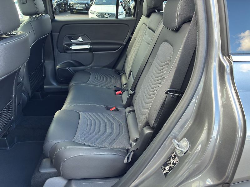 Mercedes-Benz GLB 180 d - fotka 14 z 26