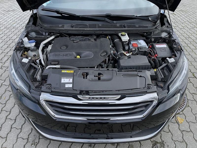 Peugeot 308 2.0 HDI 110 kW navi. serviska - fotka 12 z 26
