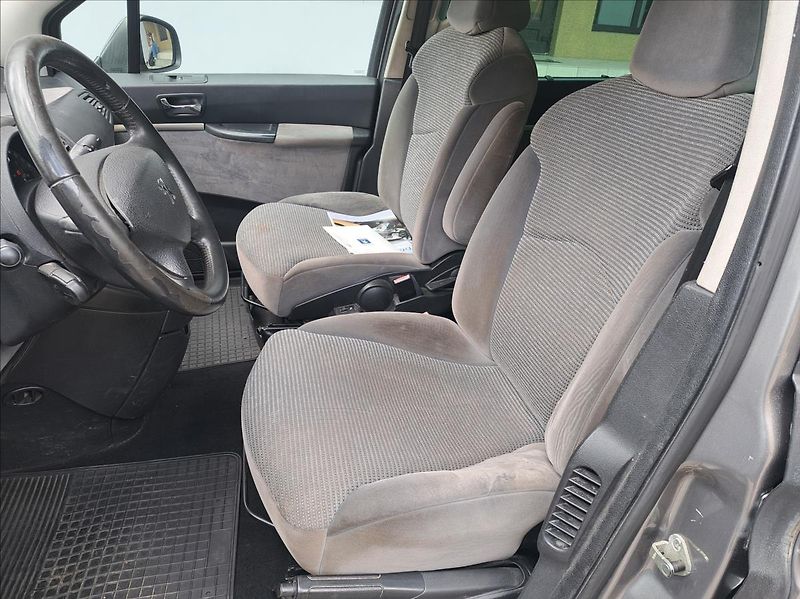 Peugeot 807 2,0 HDI - fotka 17 z 41