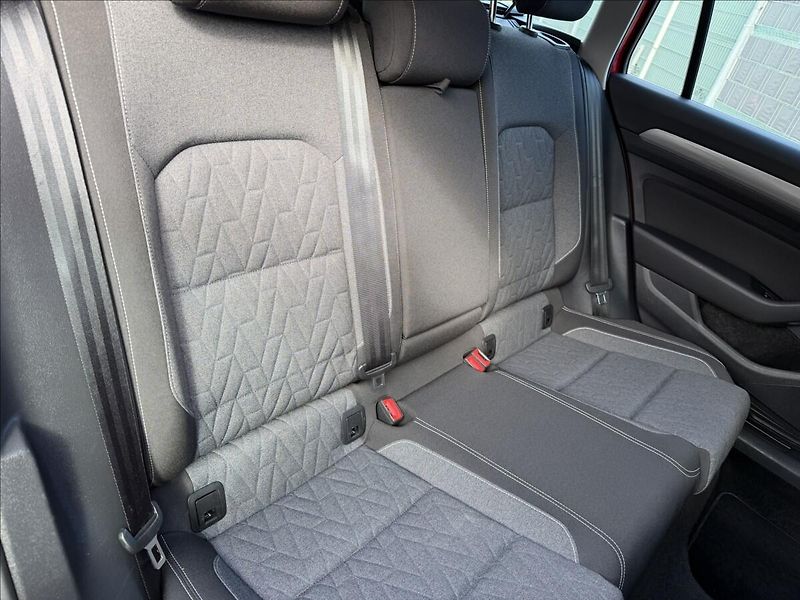 Volkswagen Passat 2.0 TDI Business/Virtual - fotka 23 z 26