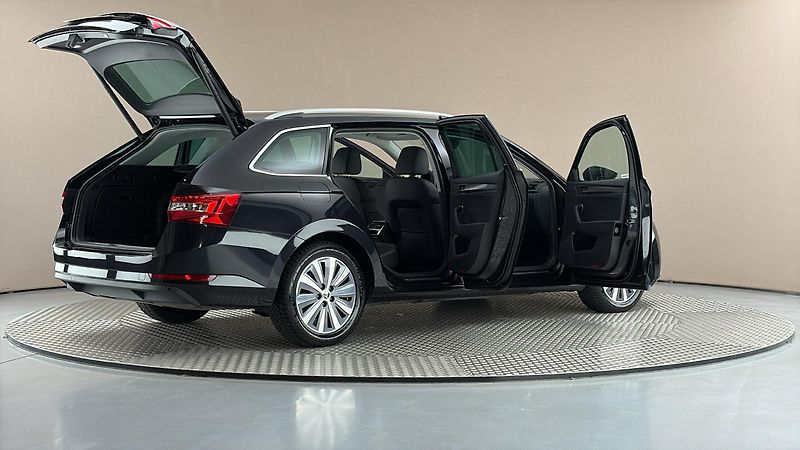 Škoda Superb 2.0 TDI DSG Style Combi - fotka 6 z 30