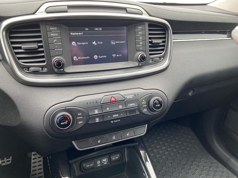 Kia Sorento 2.2 CRDi 147 kW 4WD Exclusive - fotka 16 z 26