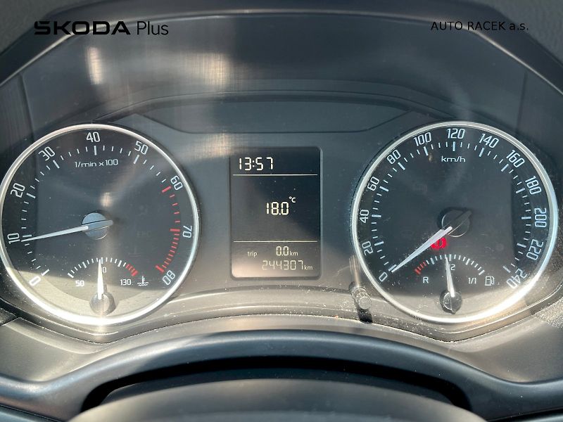 Škoda Octavia (2011) 1.6 MPI Tour Trumf Combi - fotka 5 z 24