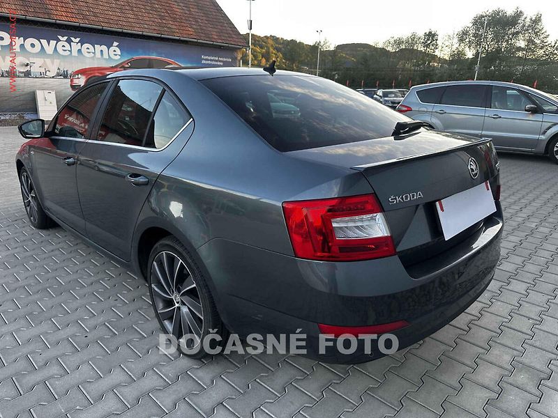 Škoda Octavia (2017) 2.0 TDi 4x4, ČR, L&K, DSG - fotka 2 z 3