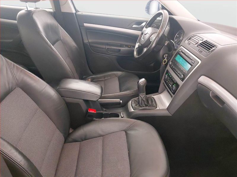 Škoda Octavia (2011) Elegance 2.0 TDI, Serv.kniha - fotka 9 z 19