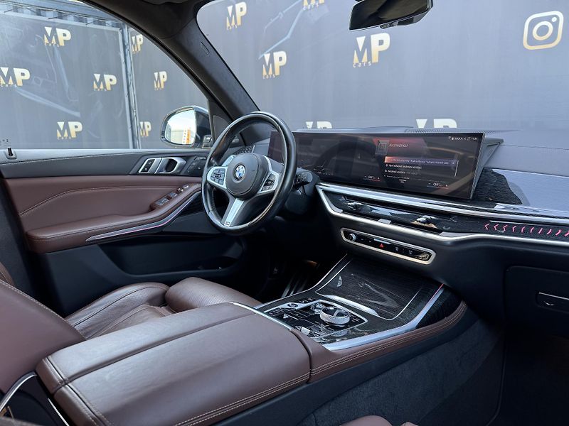 BMW X7 (2022) 40d 250kw M-Packet - fotka 19 z 60