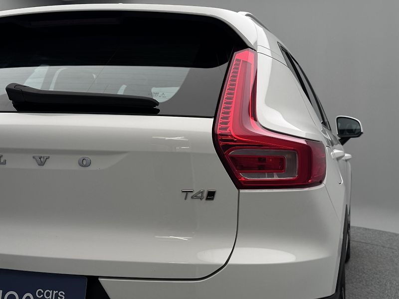 Volvo XC40 T4 AWD MOMENTUM CZ REZERVACE - fotka 17 z 34
