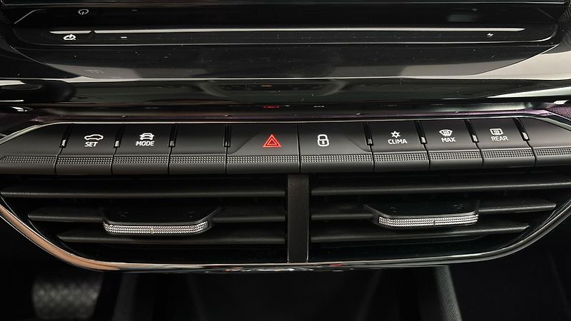 Škoda Octavia 2.0 TDI DSG Style Combi - fotka 13 z 25
