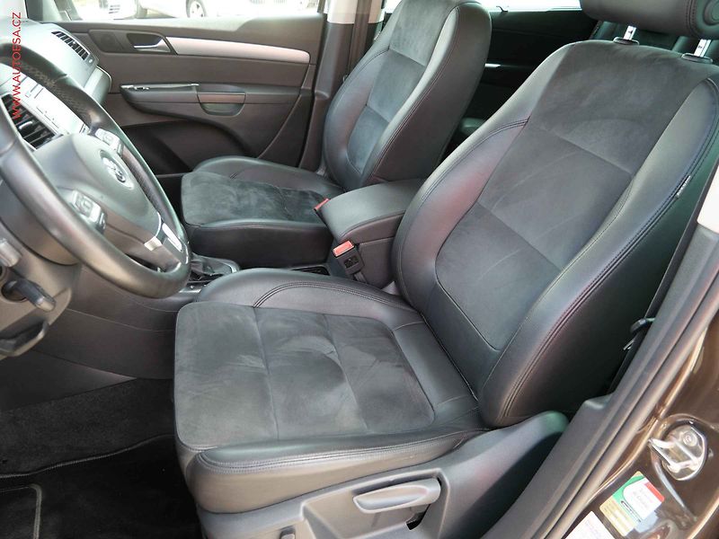 Volkswagen Sharan (2015) 2.0TDi, 2.maj,ČR, DSG, AC - fotka 9 z 25