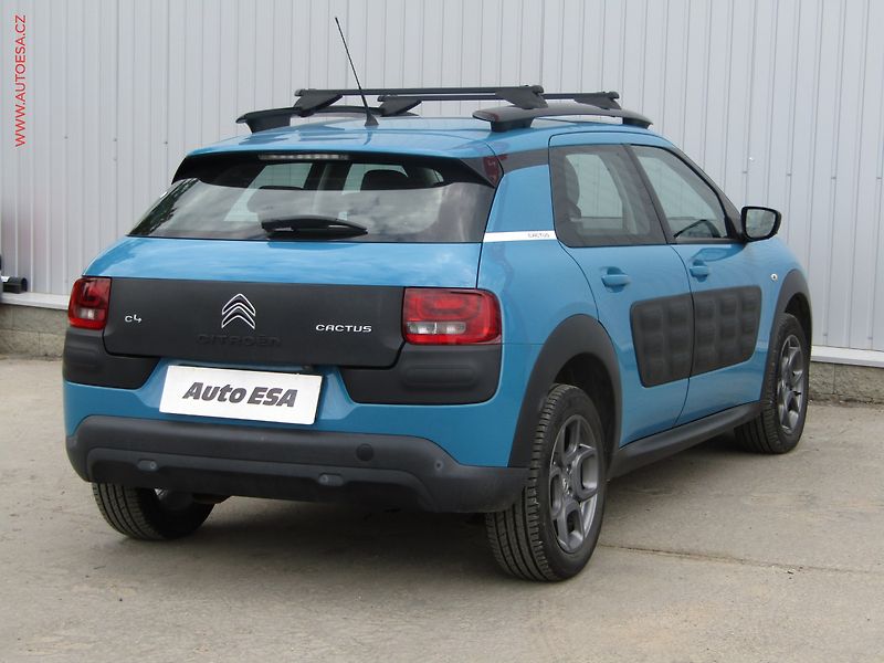 Citroën C4 Cactus (2018) 1.2 VTi, ČR, Feel, AT - fotka 4 z 18