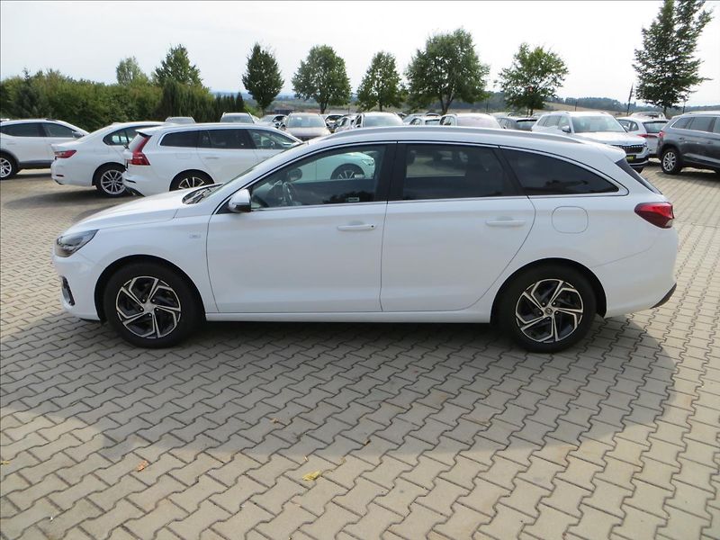 Hyundai i30 1,5 T-GDI mHEV Family Smart - fotka 4 z 28