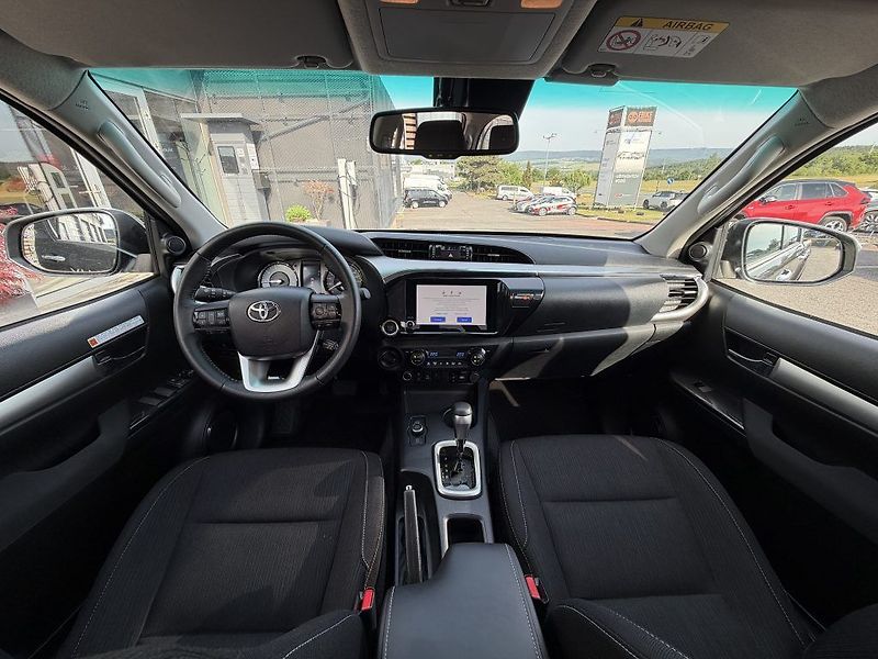 Toyota Hilux 2.8D, Executive, DPH, 8tis km - fotka 12 z 26