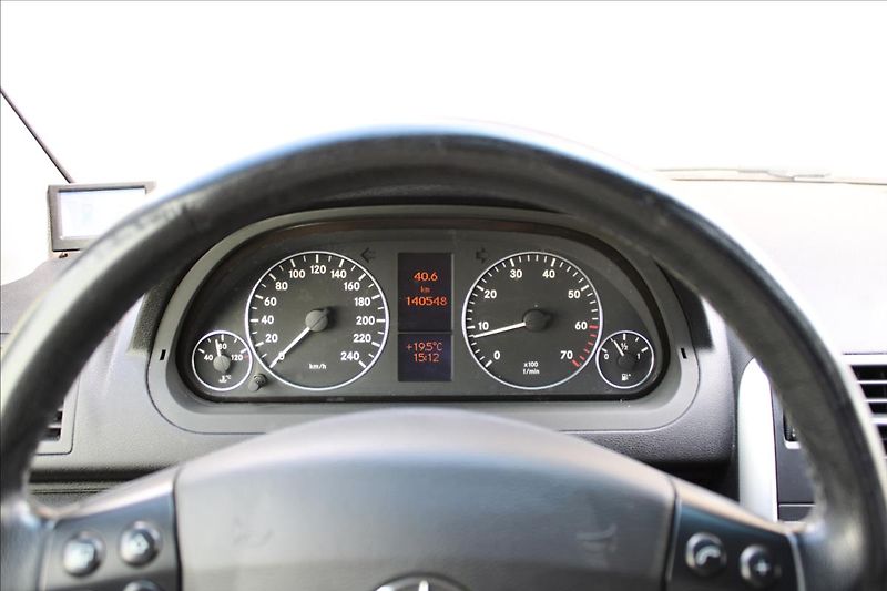 Mercedes-Benz Třídy A A150i / 70kW - na díly !!! - fotka 14 z 26