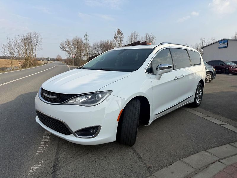 Chrysler Pacifica (2018) 3,6 RU Panorama Limited 2018 - fotka 2 z 20