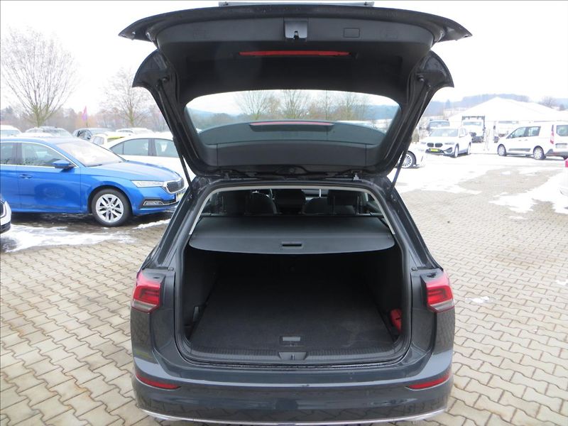 Volkswagen Golf Variant 1,5 TSI STYLE ČR 110KW DSG ČR - fotka 7 z 23
