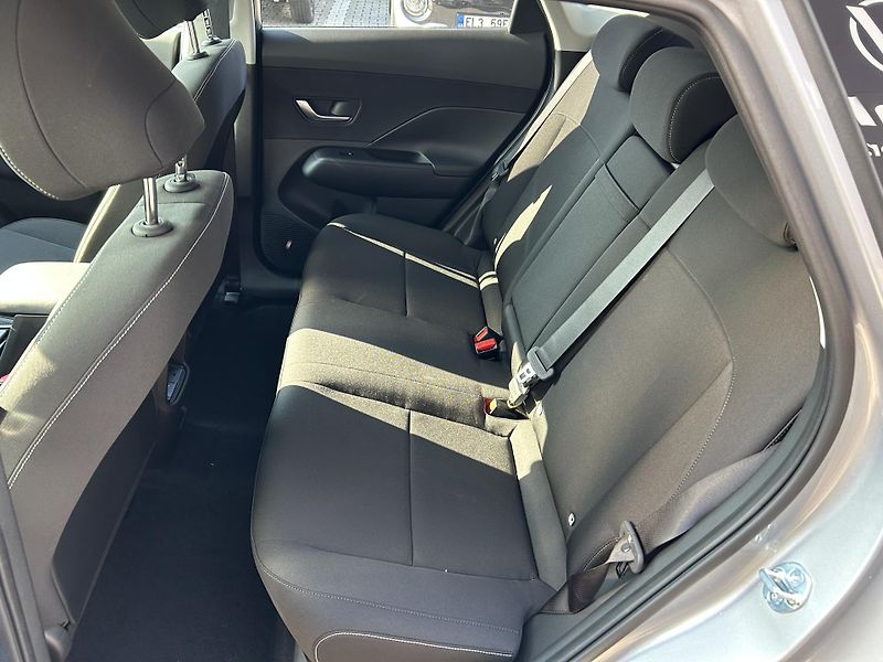 Hyundai Kona EV 27 64,8 CZECH EDITION BLACK - fotka 10 z 34