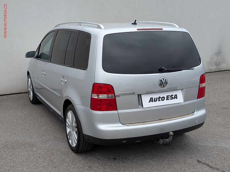 Volkswagen Touran (2006) 2.0TDi, DSG - fotka 6 z 13