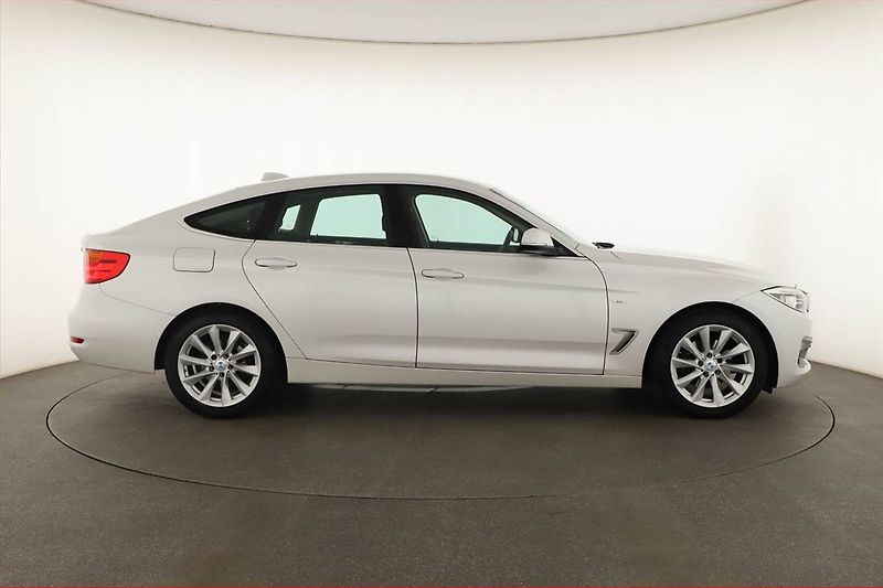 BMW Řada 3 (2014) Modern Line 320d xDrive GT - fotka 6 z 21