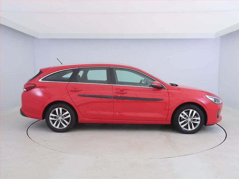 Hyundai i30 (2018) Style 1.0 T-GDI, Tempomat - fotka 6 z 17