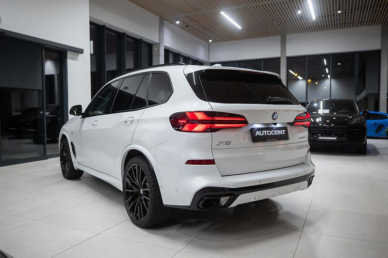 BMW X5 (2025) M40xD 250KW NEZÁVISLÉ TAŽNÉ  - fotka 10 z 59