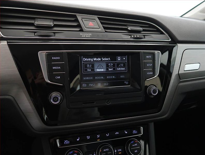 Volkswagen Touran (2016) Comfortline 2.0 TDI, Automat - fotka 16 z 21