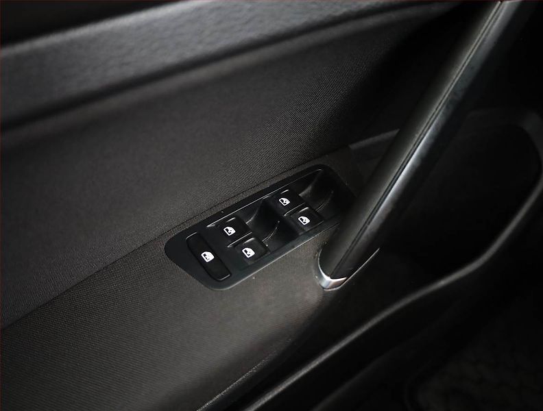 Volkswagen Golf (2017) 1.6 TDI, Serv.kniha, Navi - fotka 15 z 18